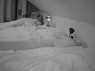 voyeurcam-julmodels-bed-3