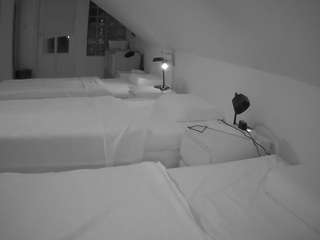 voyeurcam-julmodels-bed-3 webcam