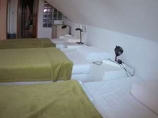 voyeurcam-julmodels-bed-3's CamSoda show and profile