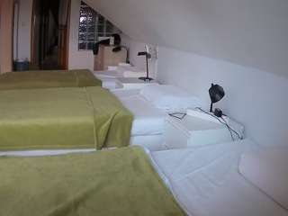 voyeurcam-julmodels-bed-3 camsoda