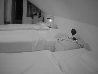 voyeurcam-julmodels-bed-3
