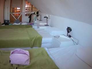voyeurcam-julmodels-bed-3