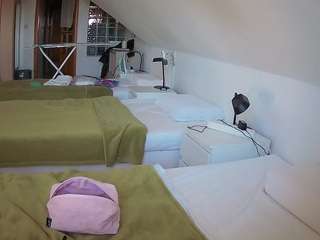 voyeurcam-julmodels-bed-3