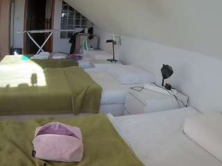 voyeurcam-julmodels-bed-3