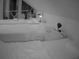 voyeurcam-julmodels-bed-3