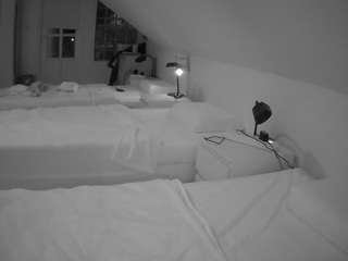 voyeurcam-julmodels-bed-3 webcam