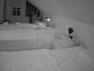voyeurcam-julmodels-bed-3