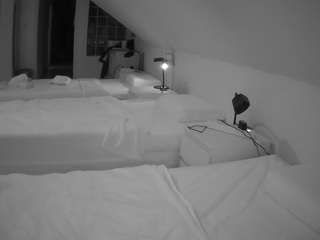 voyeurcam-julmodels-bed-3's CamSoda show and profile