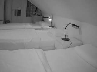 voyeurcam-julmodels-bed-3's CamSoda show and profile