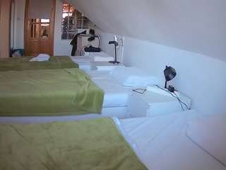 voyeurcam-julmodels-bed-3