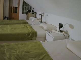 voyeurcam-julmodels-bed-3 webcam