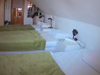voyeurcam-julmodels-bed-3