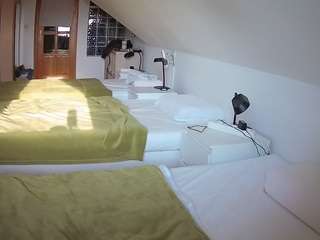 voyeurcam-julmodels-bed-3