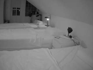 voyeurcam-julmodels-bed-3 live cam profile