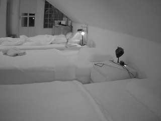 voyeurcam-julmodels-bed-3