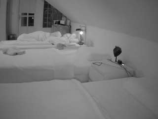 voyeurcam-julmodels-bed-3