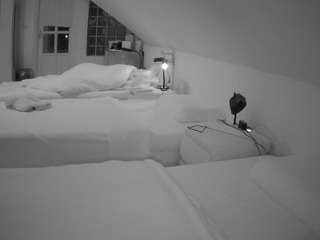 voyeurcam-julmodels-bed-3