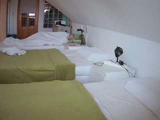 voyeurcam-julmodels-bed-3