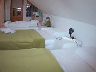 voyeurcam-julmodels-bed-3