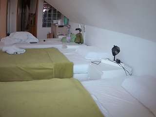 voyeurcam-julmodels-bed-3 Pov live webcam