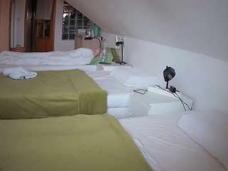 voyeurcam-julmodels-bed-3's CamSoda show and profile