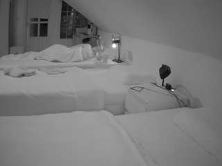 voyeurcam-julmodels-bed-3