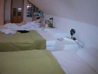 voyeurcam-julmodels-bed-3 live cam profile