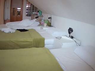 voyeurcam-julmodels-bed-3 live cam profile