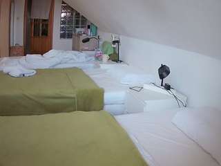 voyeurcam-julmodels-bed-3 live cam profile