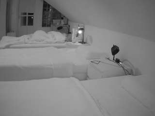 voyeurcam-julmodels-bed-3 live cam profile