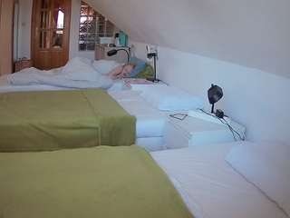 voyeurcam-julmodels-bed-3 live cam profile