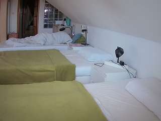 voyeurcam-julmodels-bed-3 live cam profile