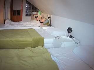 voyeurcam-julmodels-bed-3 live cam profile