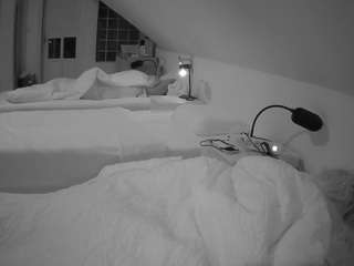 voyeurcam-julmodels-bed-3 live cam profile