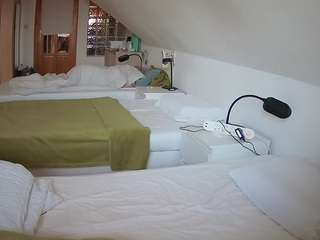 voyeurcam-julmodels-bed-3