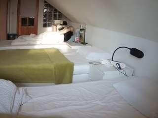 voyeurcam-julmodels-bed-3 live cam profile