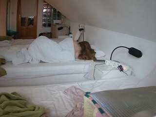 voyeurcam-julmodels-bed-3