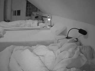 voyeurcam-julmodels-bed-3