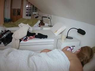voyeurcam-julmodels-bed-3