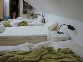 voyeurcam-julmodels-bed-3's CamSoda show and profile