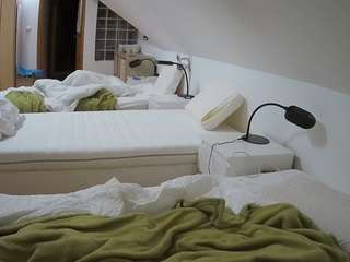 voyeurcam-julmodels-bed-3 webcam