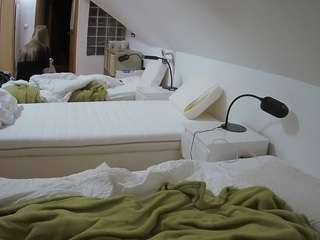 voyeurcam-julmodels-bed-3