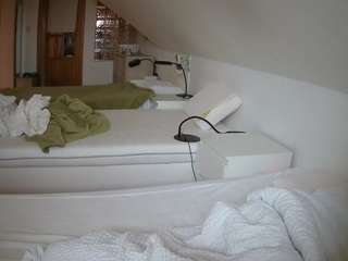 voyeurcam-julmodels-bed-3 webcam