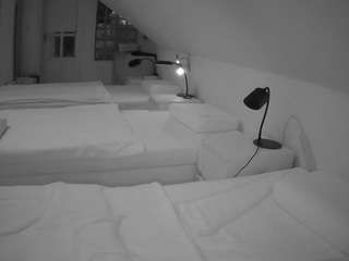 voyeurcam-julmodels-bed-3 webcam