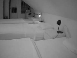 voyeurcam-julmodels-bed-3