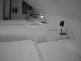 voyeurcam-julmodels-bed-3
