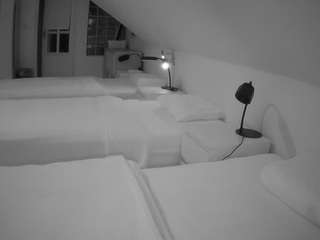 voyeurcam-julmodels-bed-3