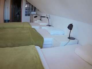 voyeurcam-julmodels-bed-3