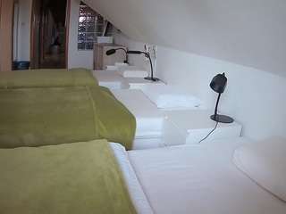 voyeurcam-julmodels-bed-3's CamSoda show and profile