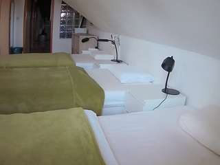 voyeurcam-julmodels-bed-3's CamSoda show and profile